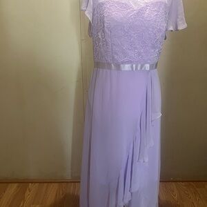 Chic Lavender Lace Maxi Dress